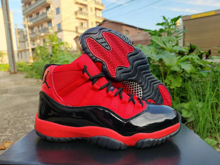 Air Jordan 11 Retro Chaussures pour hommes rouges et noires